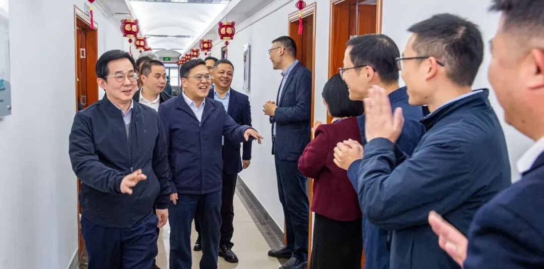 春風(fēng)開卷啟新程 奮勇爭先譜新篇——海峽出版發(fā)行集團(tuán)領(lǐng)導(dǎo)新春走訪慰問干部職工